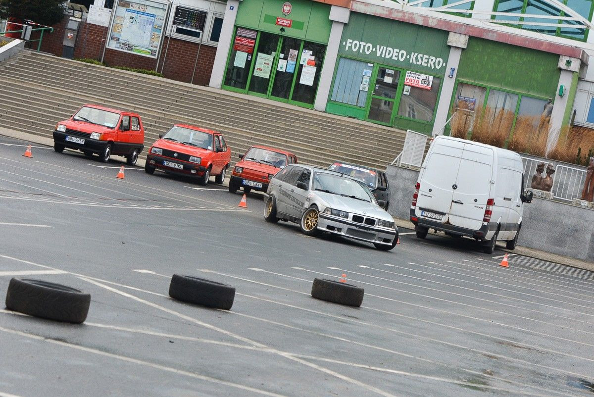 Rajdowa WOŚP i kapitalne motocykle przy Piłsudskiego w Bolesławcu