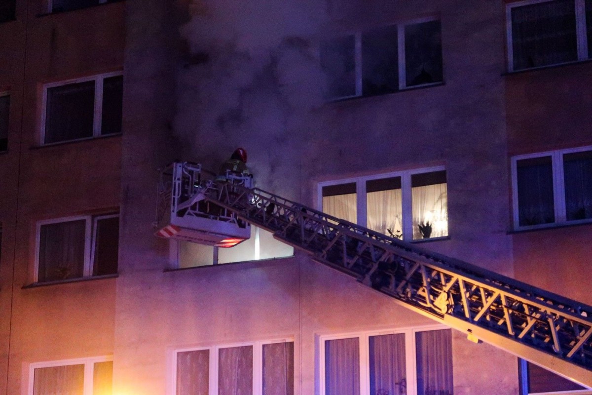 Pożar mieszkania w budynku na alei Wojska Polskiego w Bolesławcu