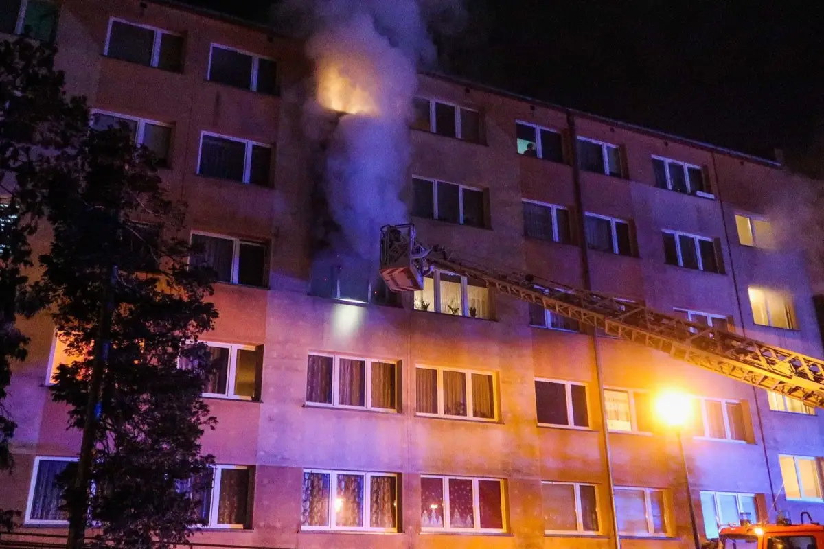 Pożar mieszkania w budynku na alei Wojska Polskiego w Bolesławcu