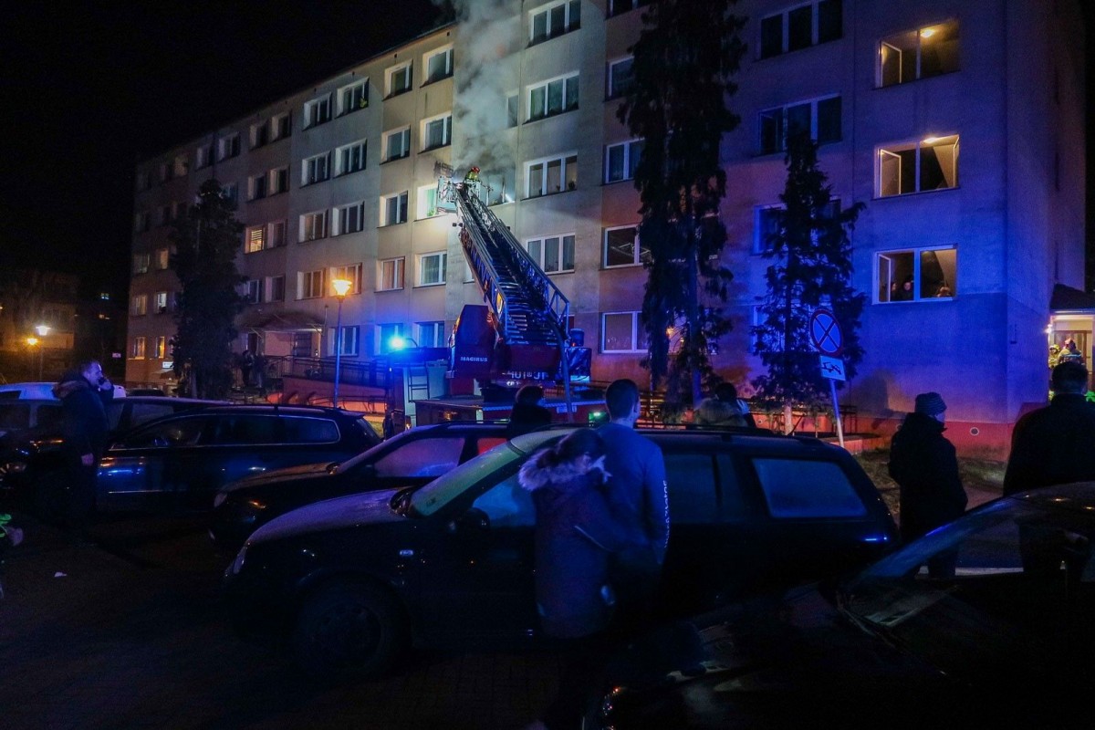Pożar mieszkania w budynku na alei Wojska Polskiego w Bolesławcu