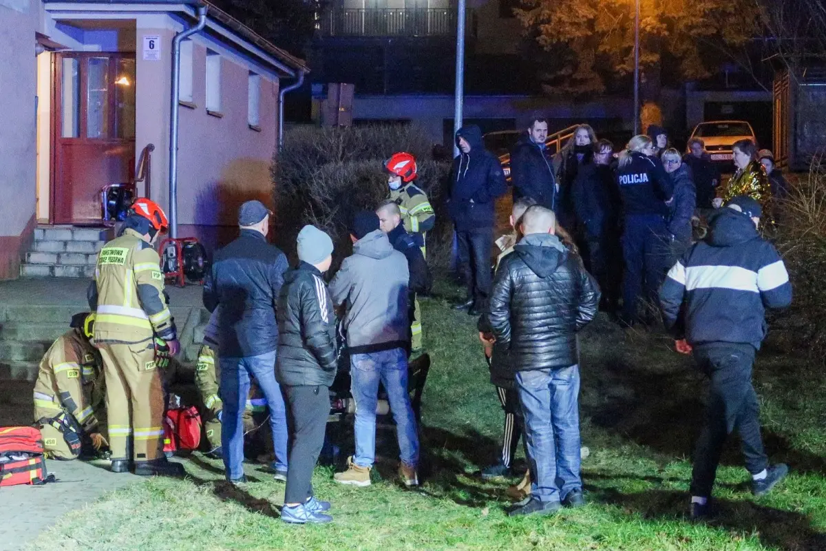 Pożar mieszkania w budynku na alei Wojska Polskiego w Bolesławcu