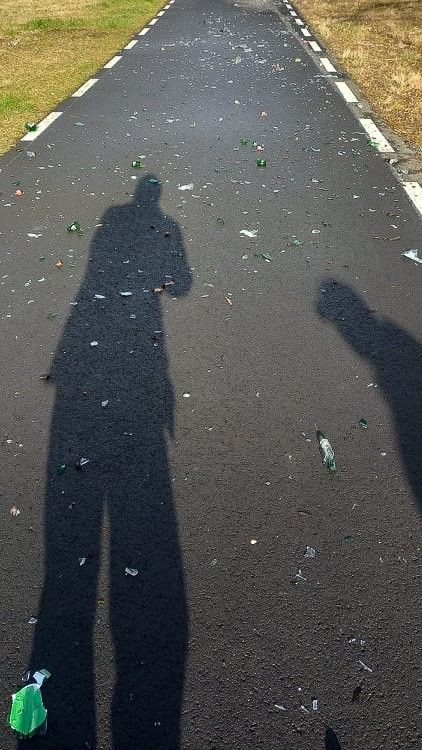 Akty wandalizmu na ścieżce rowerowej