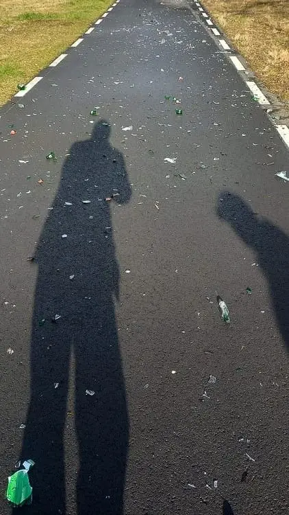 Akty wandalizmu na ścieżce rowerowej