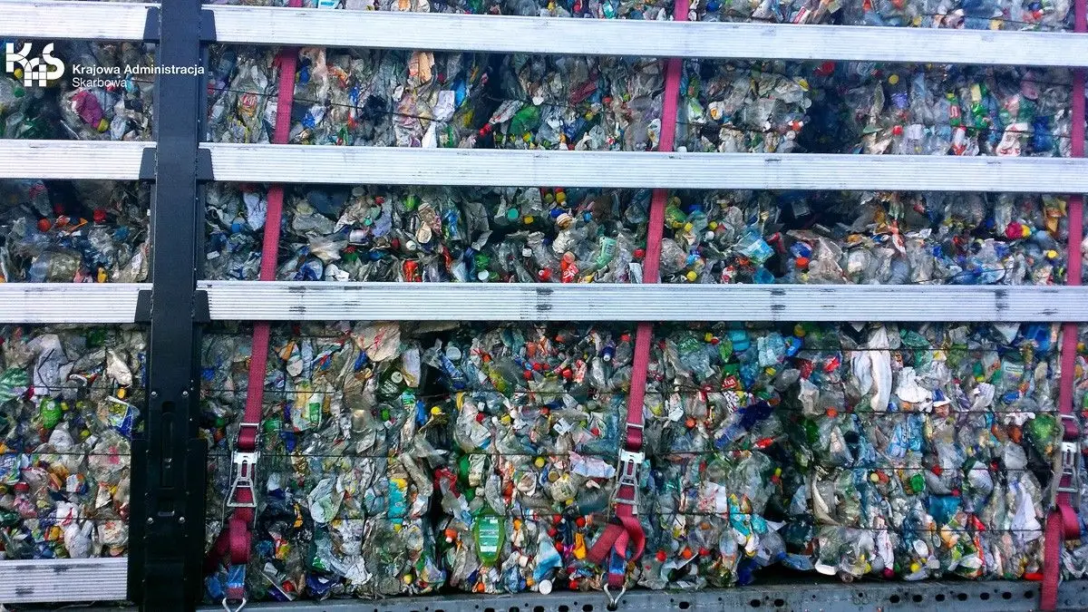 Nielegalny transport odpadów z Austrii zatrzymany na A4. 15 ton!