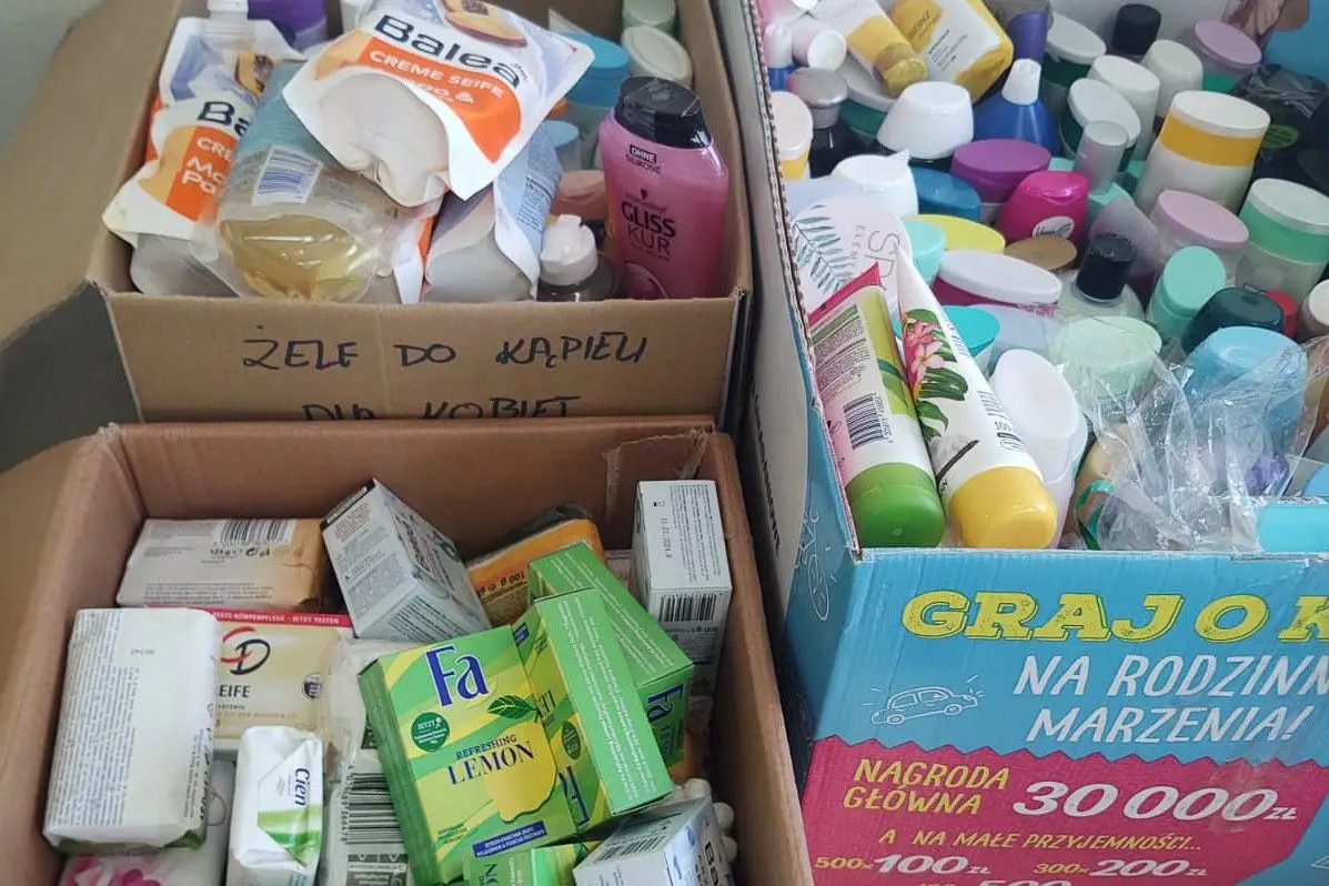 "Pomocna Dłoń" sklepik za darmo