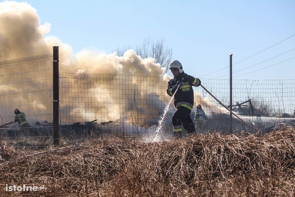 Pożar w Bożejowicach. Na miejscu pięć zastępów straży pożarnej