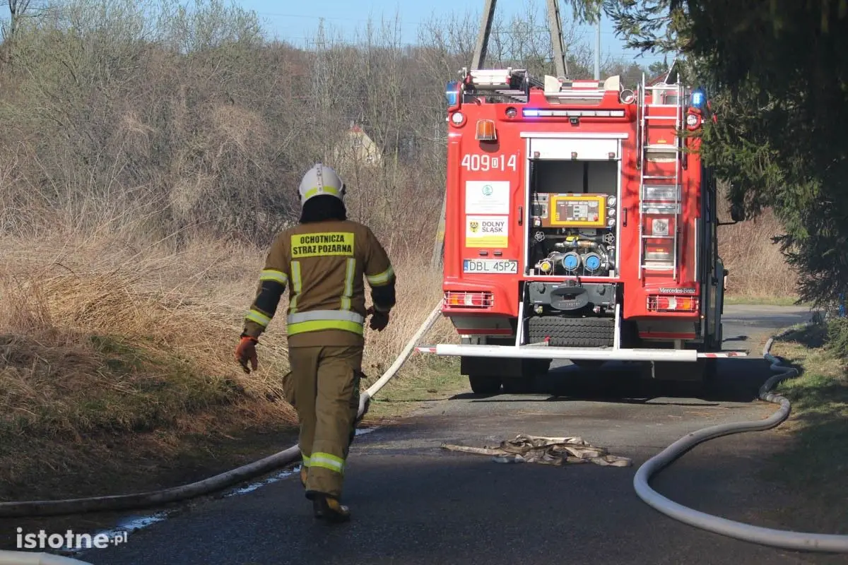 Pożar w Bożejowicach. Na miejscu pięć zastępów straży pożarnej