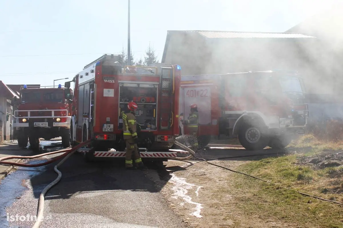 Pożar w Bożejowicach. Na miejscu pięć zastępów straży pożarnej