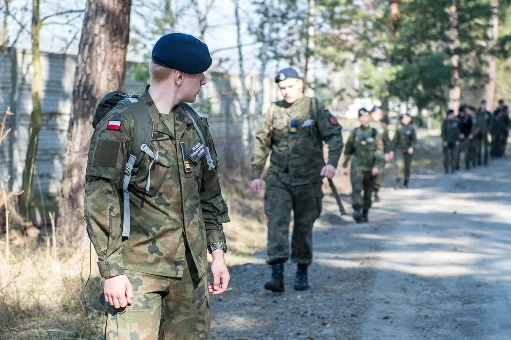 Uczniowie klas mundurowych w Świętoszowie