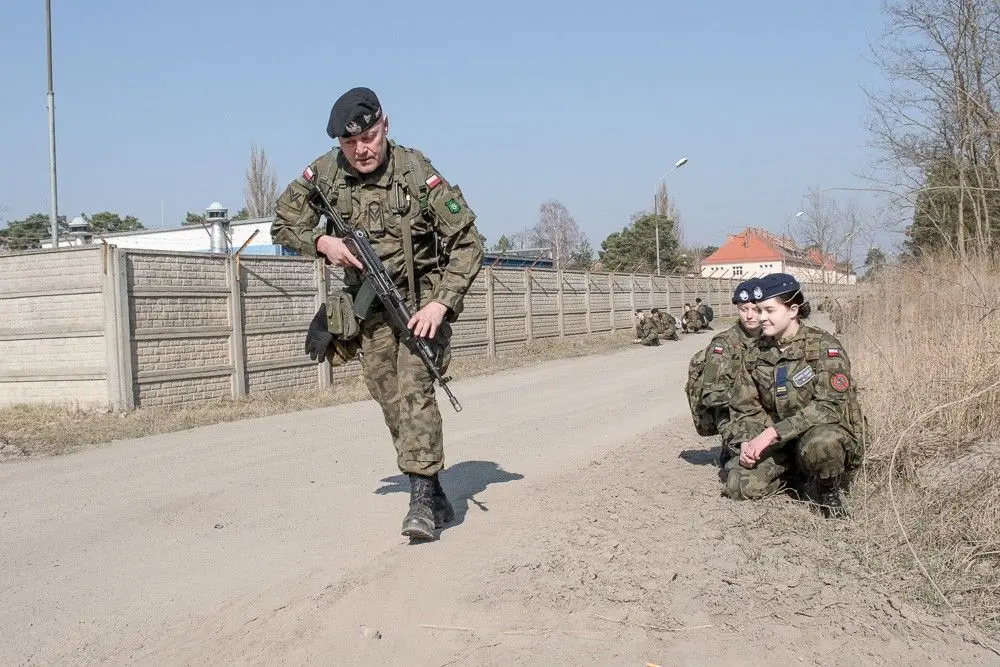Uczniowie klas mundurowych w Świętoszowie