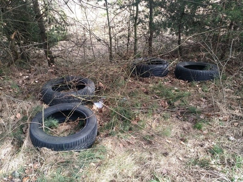 Śmieci koło obwodnicy Bolesławca