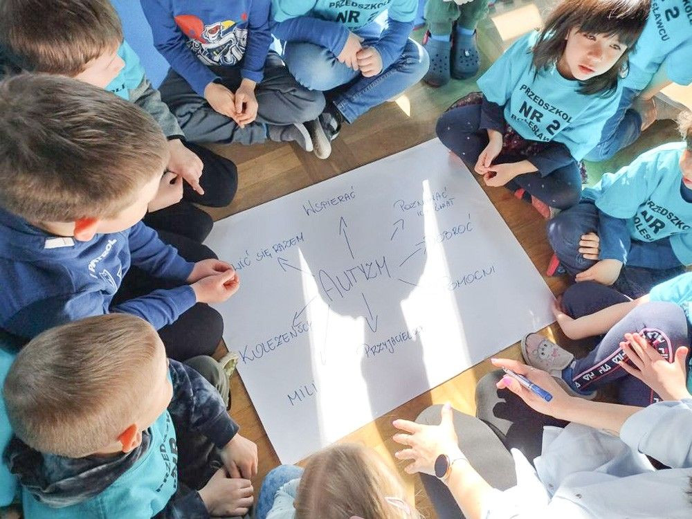 Bolesławiec solidarny z osobami cierpiącymi na autyzm
