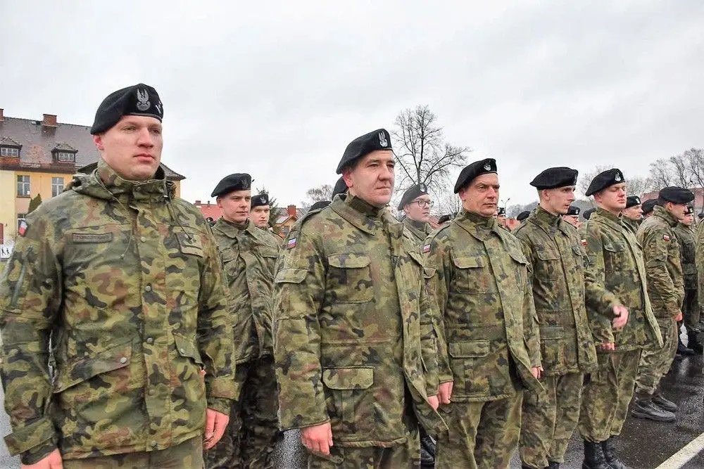 Елеви, які проходять підготовку у болеславецьких артилеристів, отримали зброю