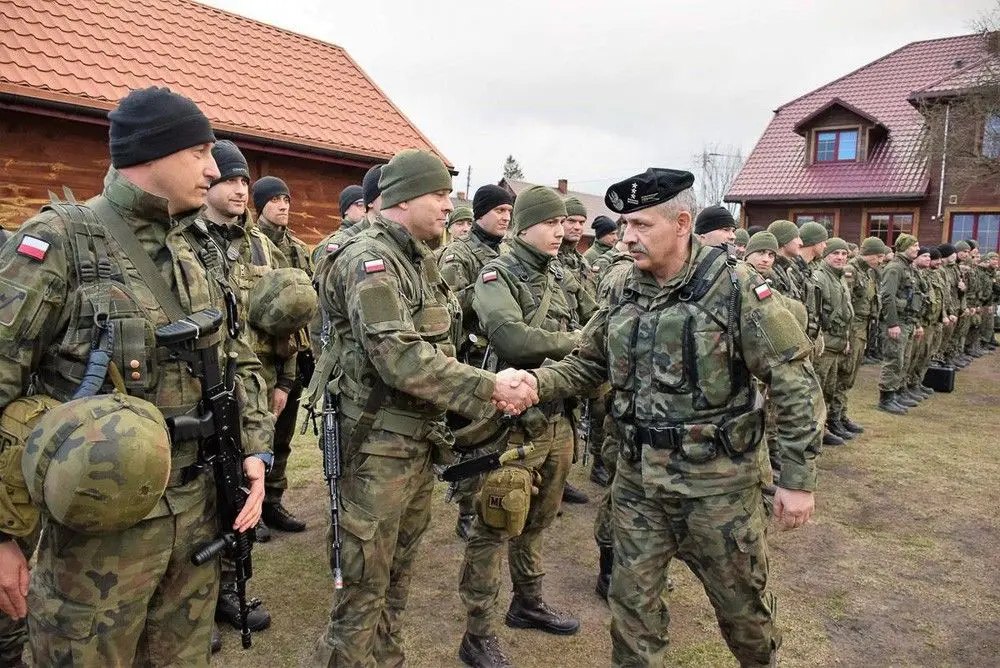Commander meets Bolesławiec artillerymen on the eastern border