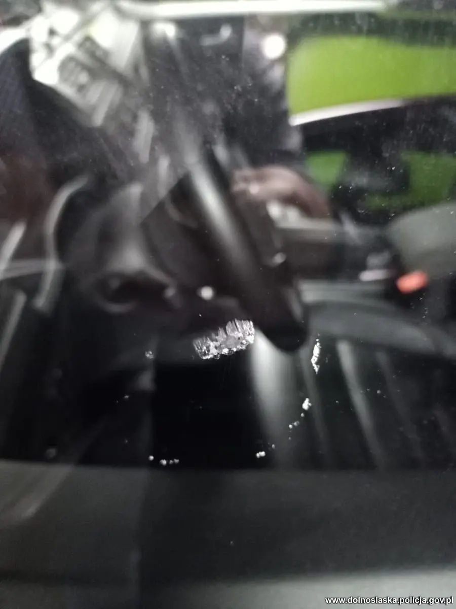 Пошкоджений поліцейський автомобіль