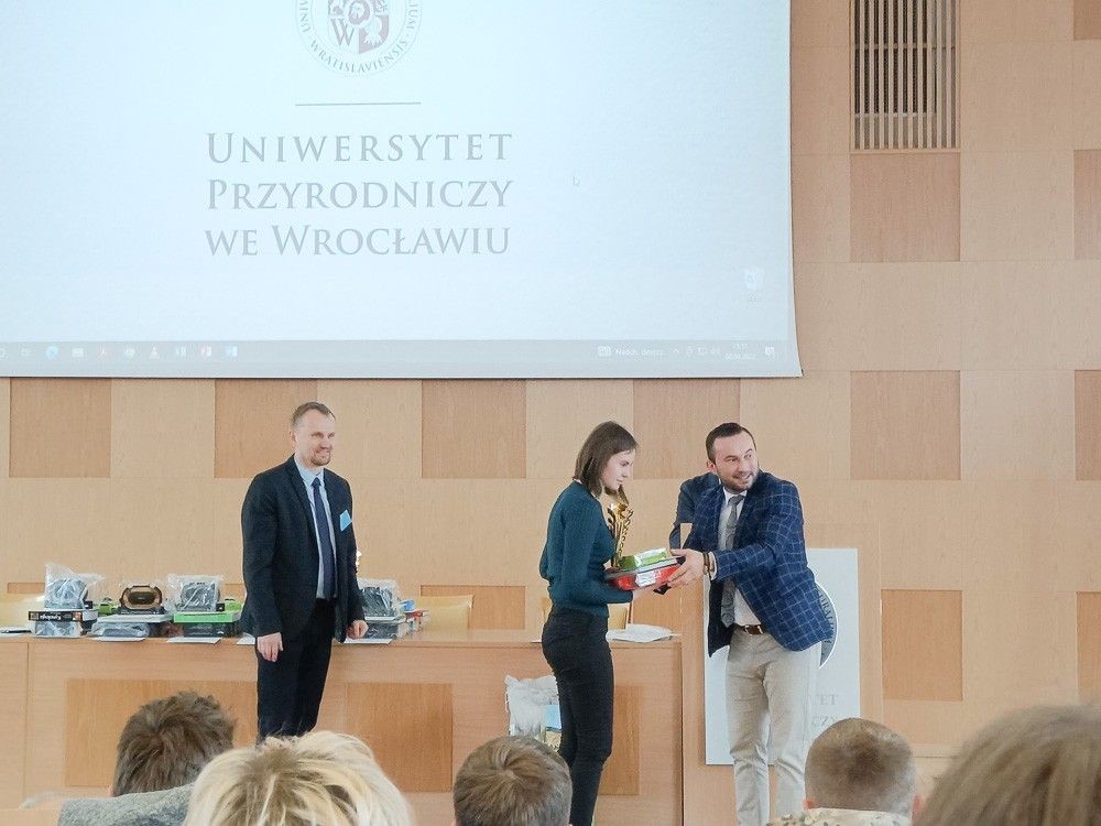 Uczennice „Handlówki” finalistkami Olimpiady Wiedzy i Umiejętności Rolniczych