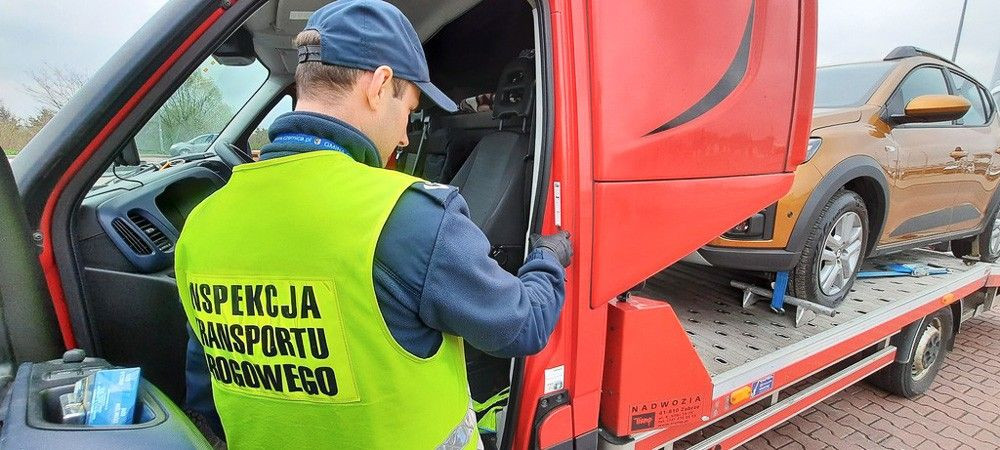 A4: niesprawnym pojazdem przewoził nowe auta