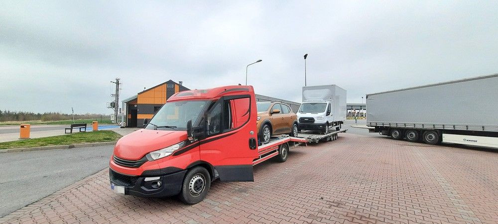 A4: niesprawnym pojazdem przewoził nowe auta