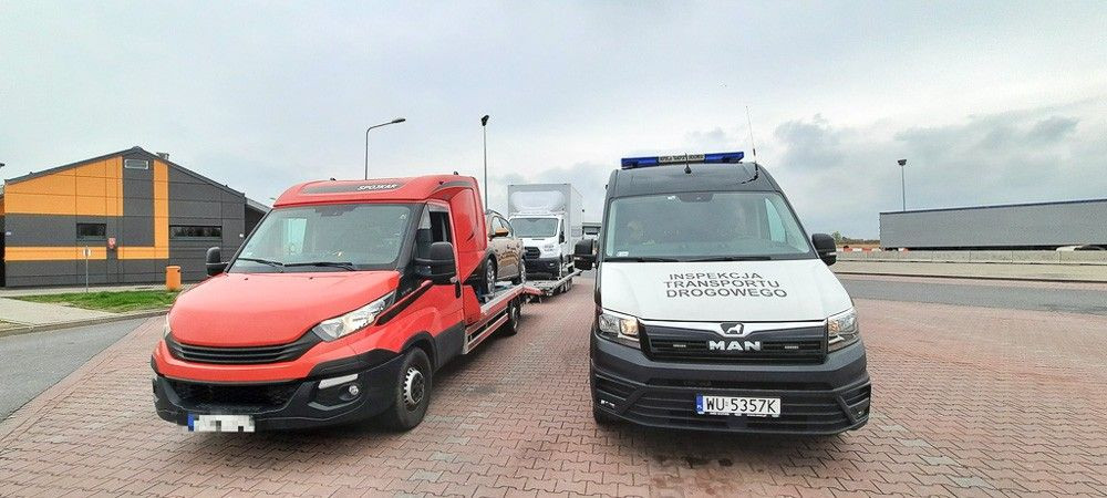 A4: niesprawnym pojazdem przewoził nowe auta