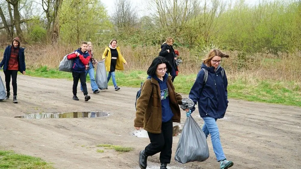 #SprzątamyDlaPolski: uczniowie powiatowych szkół w akcji