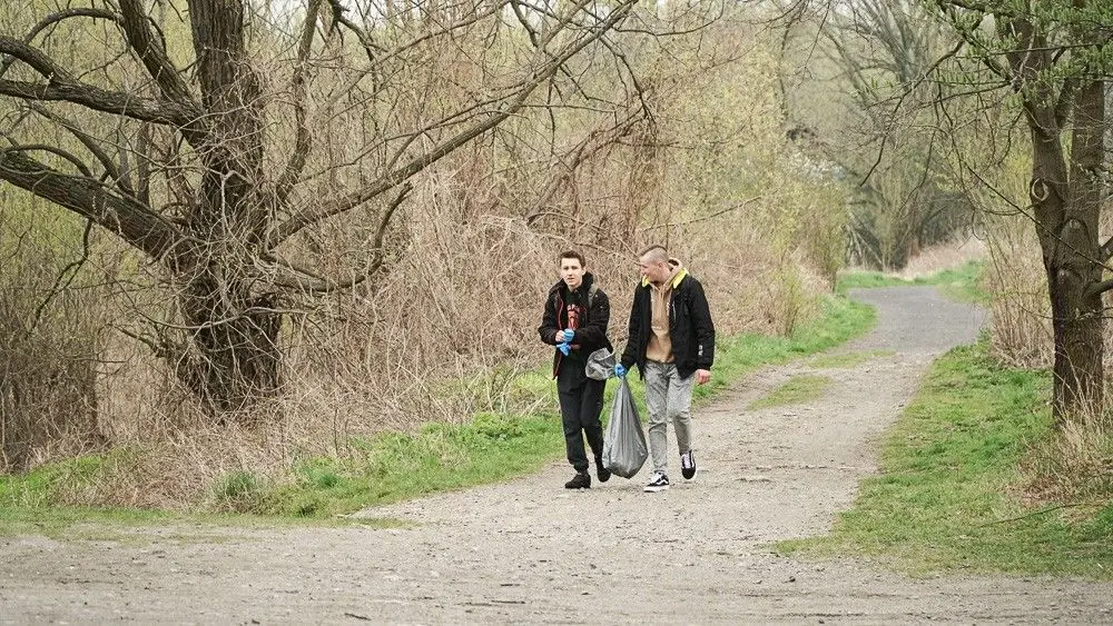 #SprzątamyDlaPolski: uczniowie powiatowych szkół w akcji