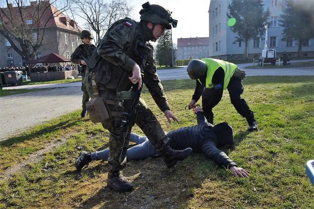 Ćwiczenia w 23 Śląskim Pułku Artylerii w Bolesławcu