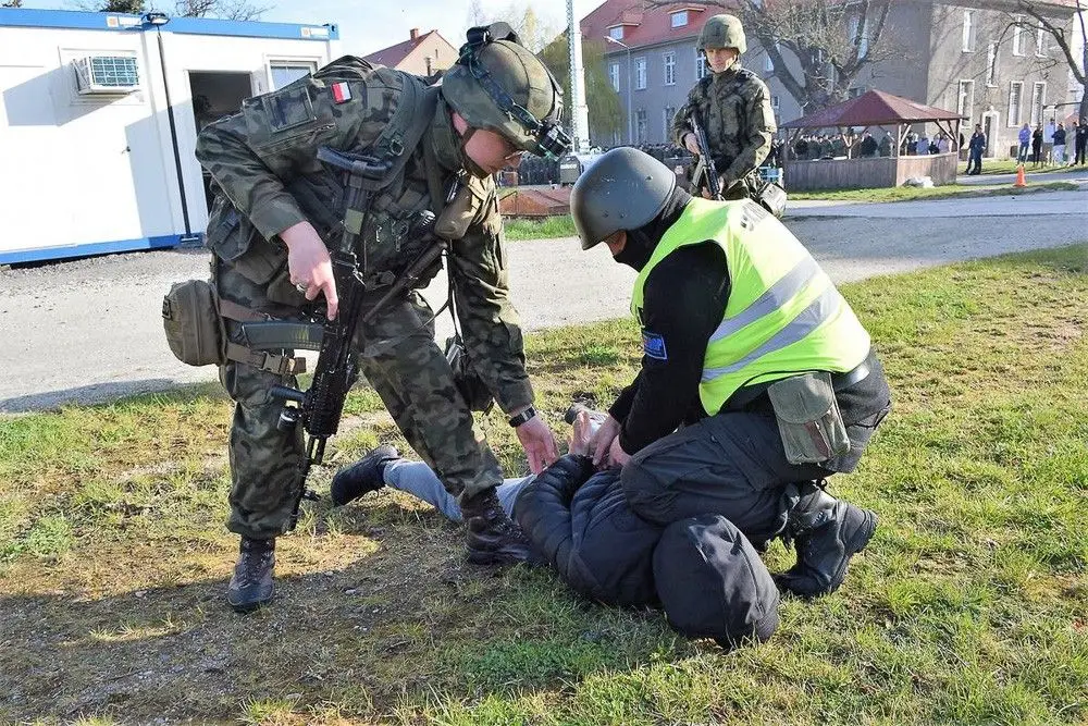 Ćwiczenia w 23 Śląskim Pułku Artylerii w Bolesławcu