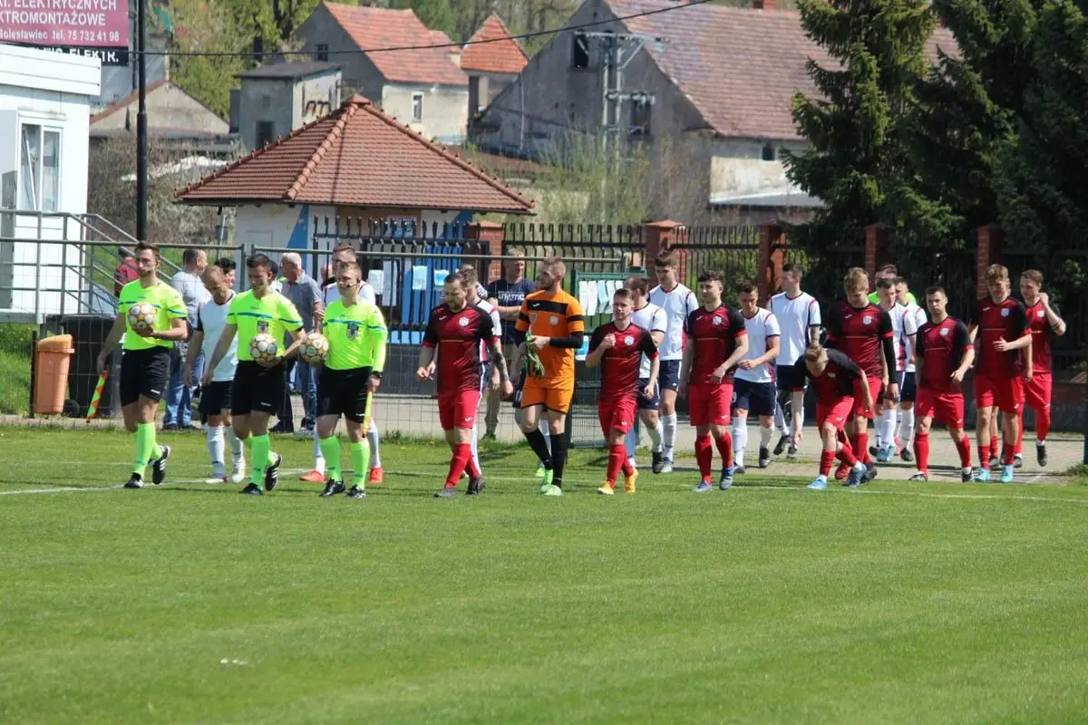 BKS wygrywa derby powiatu w Nowogrodźcu