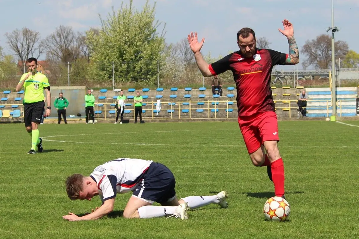 BKS wygrywa derby powiatu w Nowogrodźcu