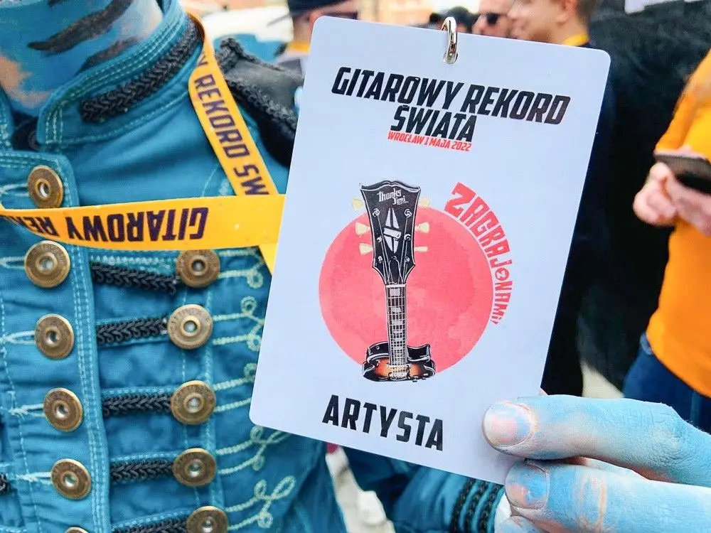 Gitarzysta i filmowiec Wojtek Stefańczyk doceniony we Wrocławiu! Blue Cat i „Wehikuł czasu”