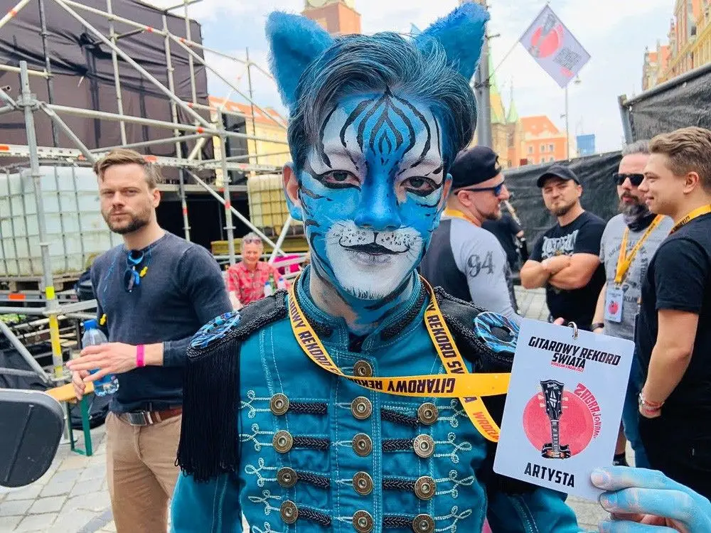 Gitarzysta i filmowiec Wojtek Stefańczyk doceniony we Wrocławiu! Blue Cat i „Wehikuł czasu”