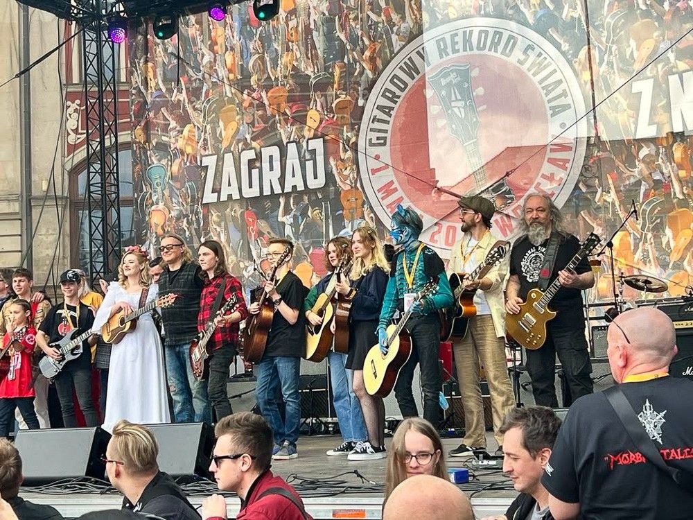 Gitarzysta i filmowiec Wojtek Stefańczyk doceniony we Wrocławiu! Blue Cat i „Wehikuł czasu”