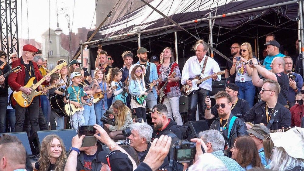 Gitarzysta i filmowiec Wojtek Stefańczyk doceniony we Wrocławiu! Blue Cat i „Wehikuł czasu”