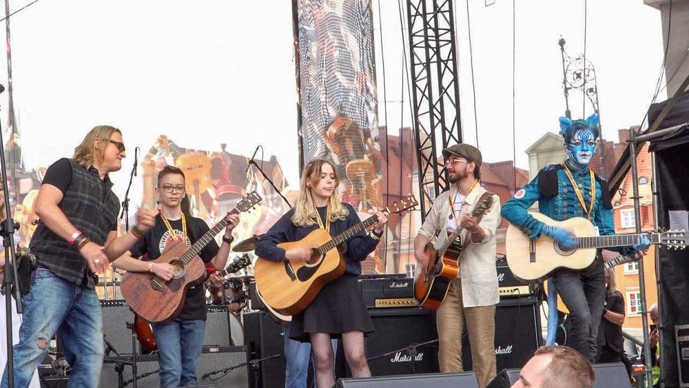 Gitarzysta i filmowiec Wojtek Stefańczyk doceniony we Wrocławiu! Blue Cat i „Wehikuł czasu”