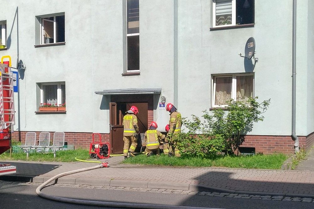 Pożar przy Żwirki i Wigury w Bolesławcu