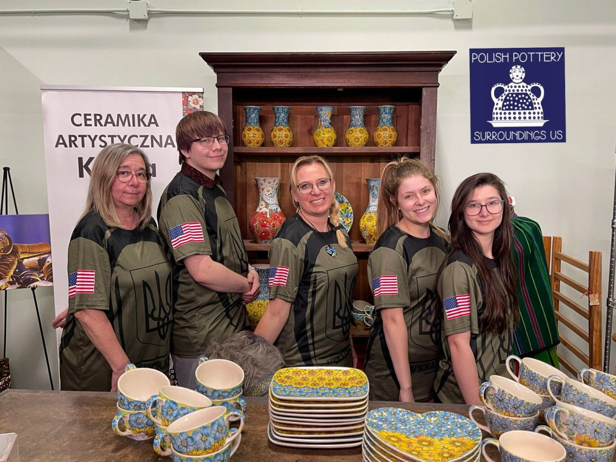 Ekipa Surroundings Polish Pottery wspiera pomoc dla Ukrainy