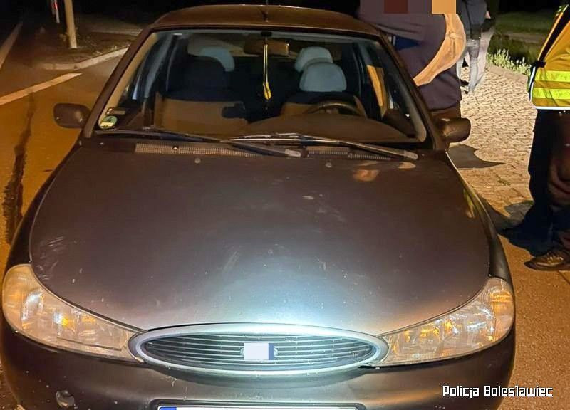 Samochód i kanistry