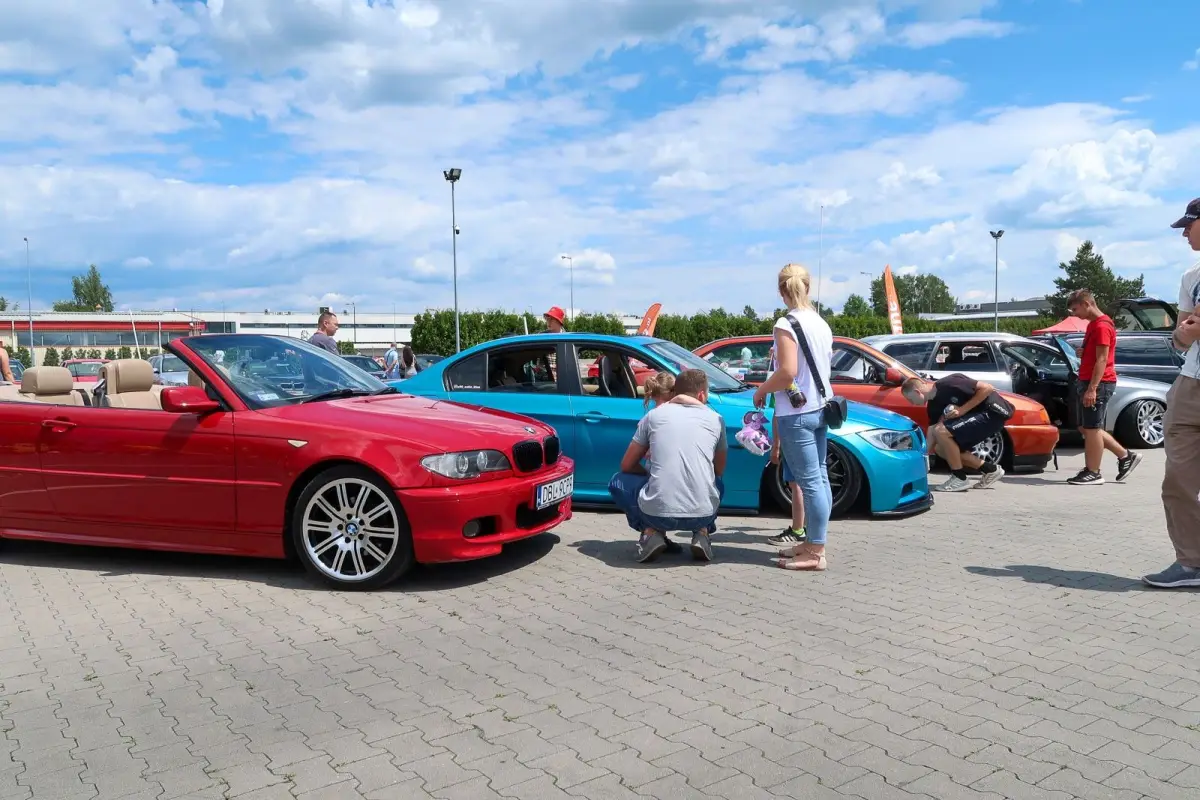 Charytatywny zlot aut organizowany przez BMW Team Bolesławiec