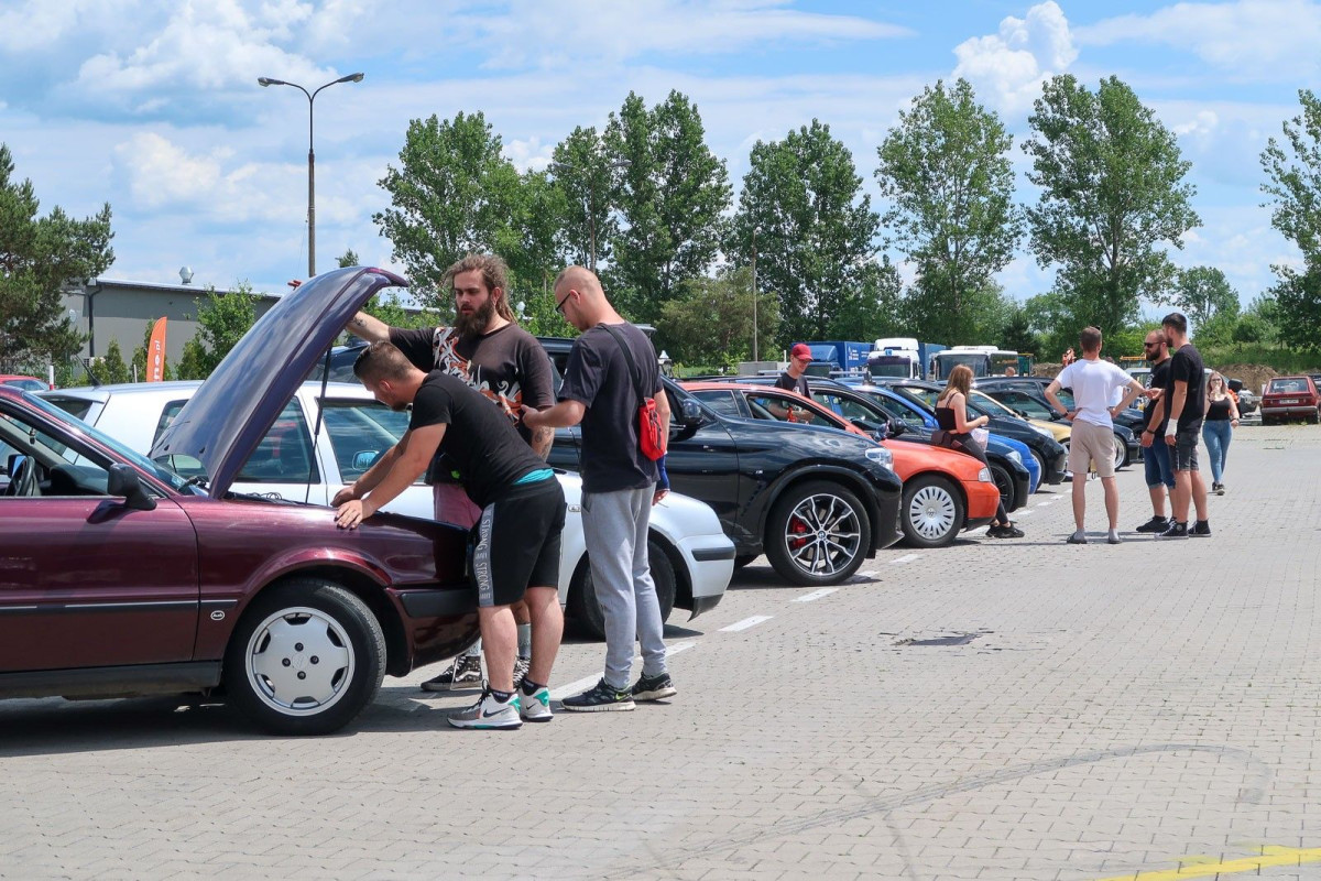 Charytatywny zlot aut organizowany przez BMW Team Bolesławiec