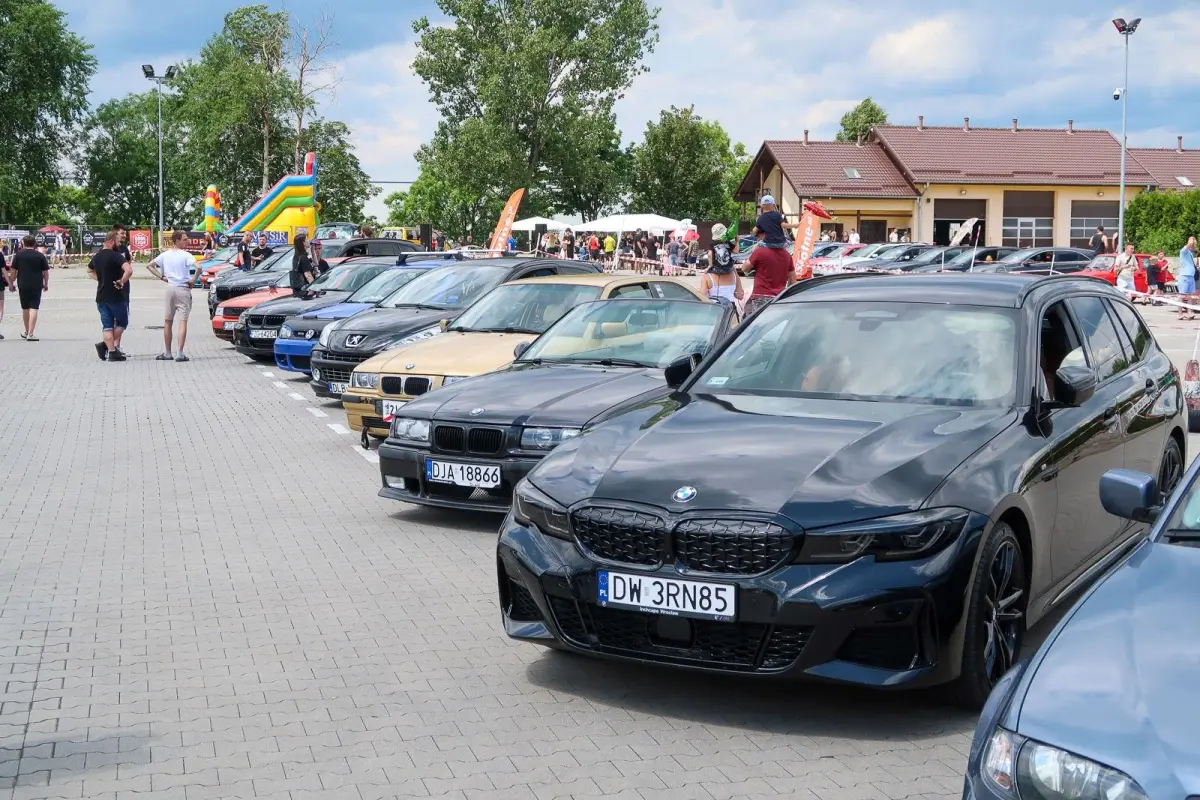 Charytatywny zlot aut organizowany przez BMW Team Bolesławiec