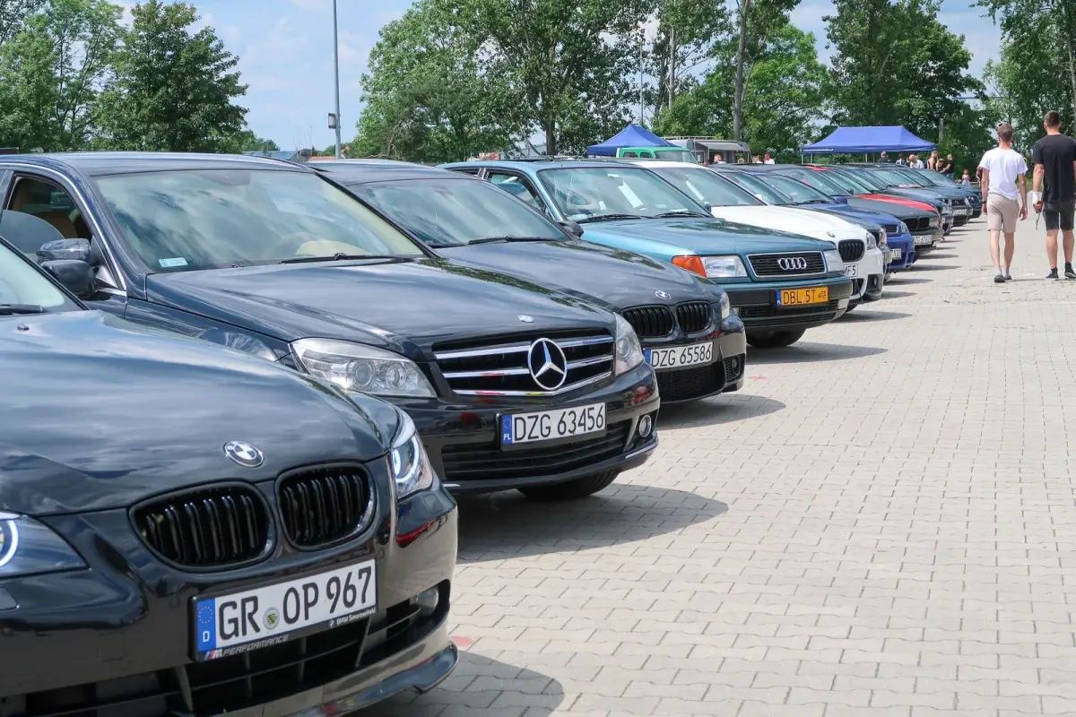 Charytatywny zlot aut organizowany przez BMW Team Bolesławiec