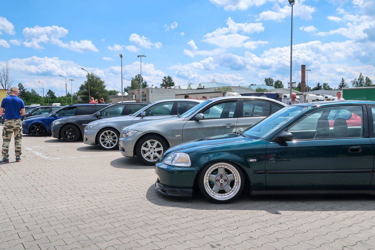 Charytatywny zlot aut organizowany przez BMW Team Bolesławiec