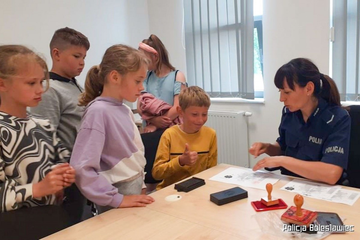 Wizyta dzieci w Komendzie Powiatowej Policji w Bolesławcu