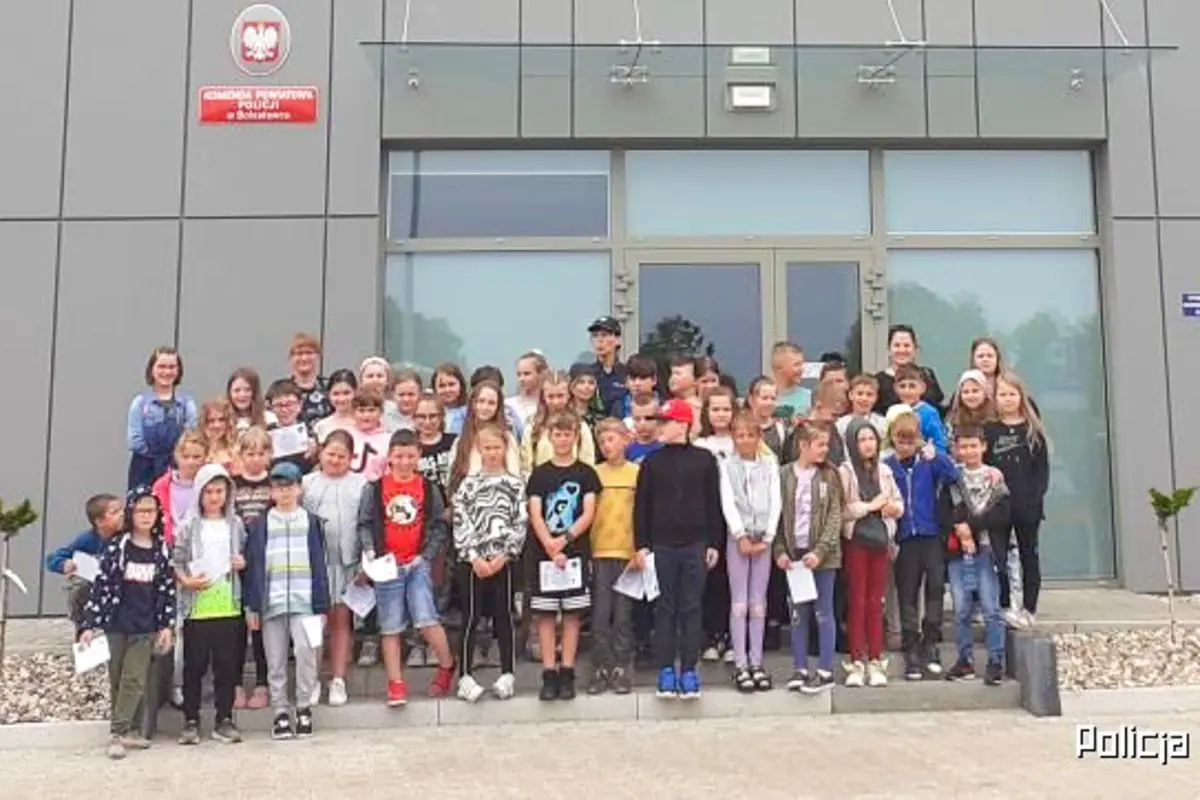 Wizyta dzieci w Komendzie Powiatowej Policji w Bolesławcu