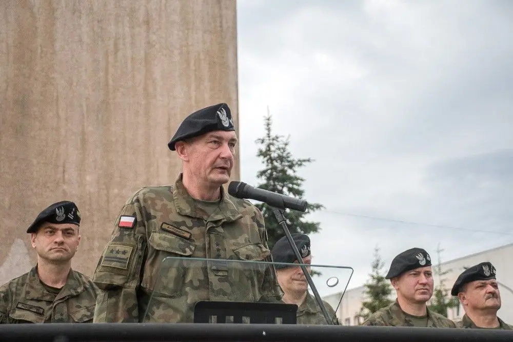 Wręczenie broni elewom w 10 Brygadzie Kawalerii Pancernej w Świętoszowie