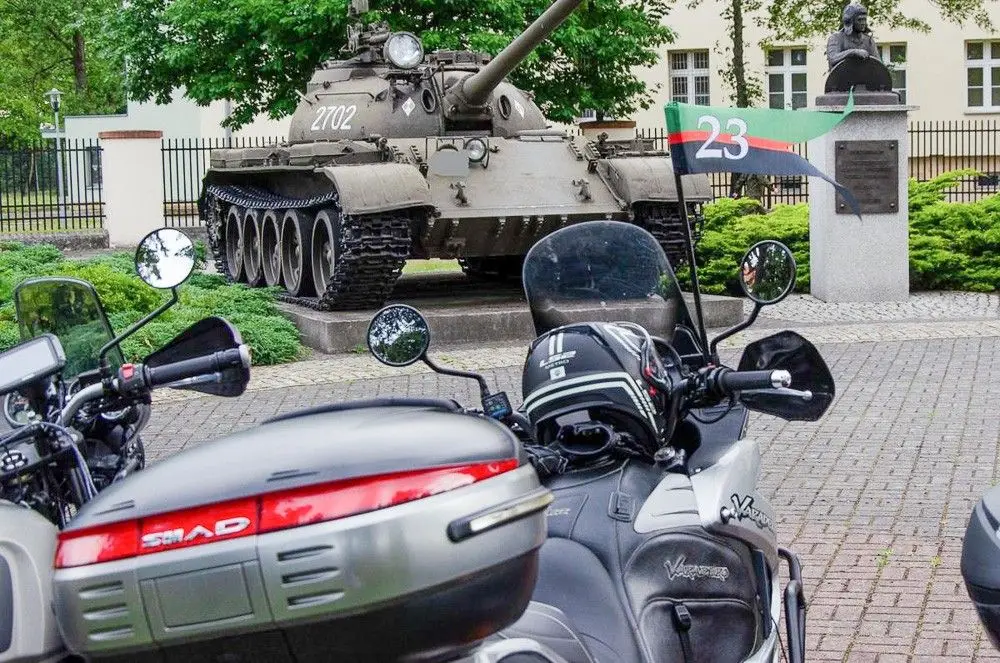 Wojskowi weterani rajdem motocyklowym uczcili pamięć poległych kolegów