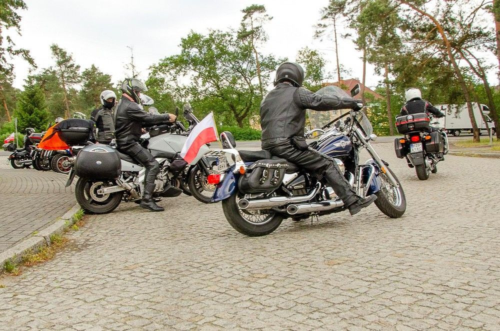 Wojskowi weterani rajdem motocyklowym uczcili pamięć poległych kolegów