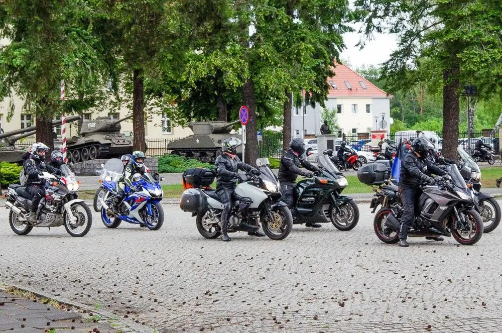 Wojskowi weterani rajdem motocyklowym uczcili pamięć poległych kolegów