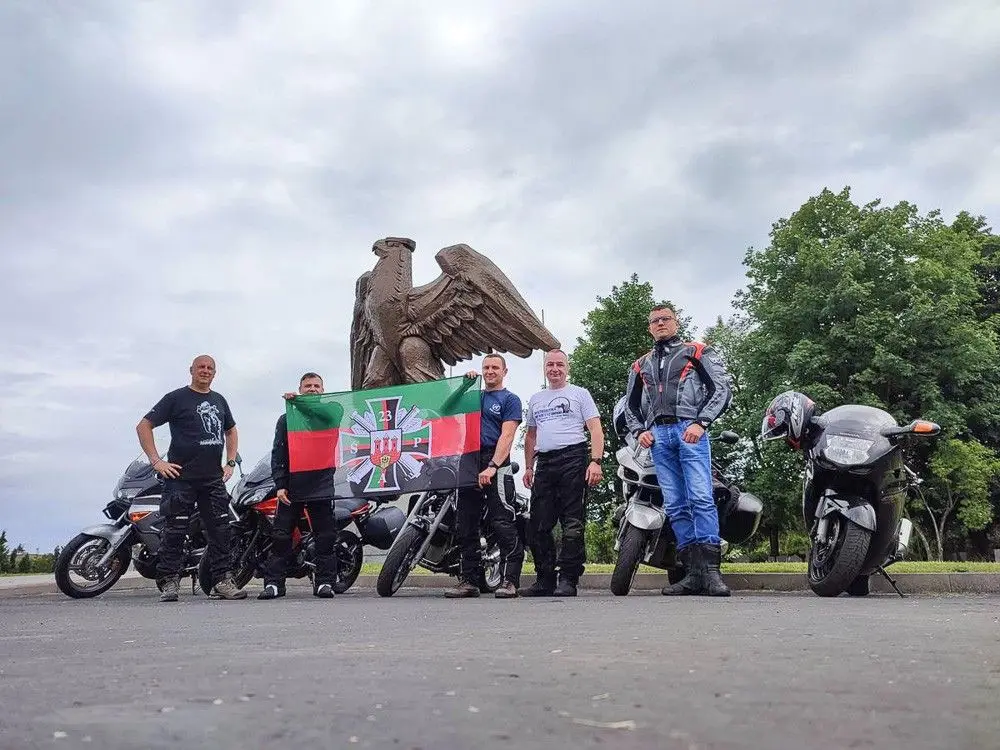 Wojskowi weterani rajdem motocyklowym uczcili pamięć poległych kolegów