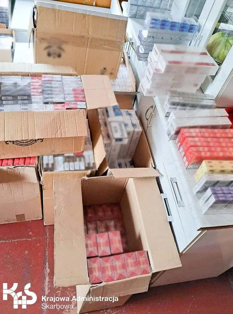 Przechwycili 44 kg nielegalnego tytoniu, 18,5 tys. paczek papierosów i 25 g mety